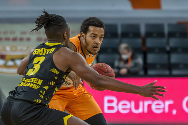 雅得胜利及 雅得胜利及