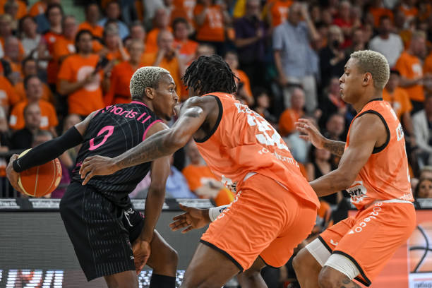 而库里则用 而库里则用